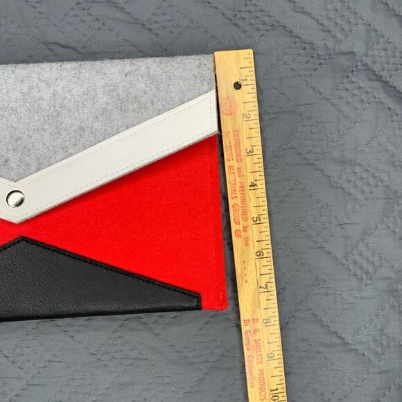 Elegant Red and Gray Women's Clutch and Bracelet - Picture 4 of 7